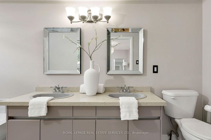 Photo 28 at 7 - 2006 Glenada Crescent, WC Wedgewood Creek, Oakville