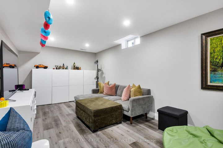 Photo 38 at 7 - 2006 Glenada Crescent, WC Wedgewood Creek, Oakville