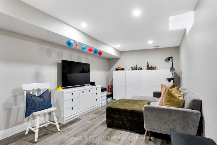 Photo 39 at 7 - 2006 Glenada Crescent, WC Wedgewood Creek, Oakville