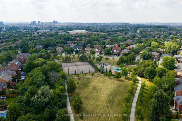 Photo 48 at 7 - 2006 Glenada Crescent, WC Wedgewood Creek, Oakville