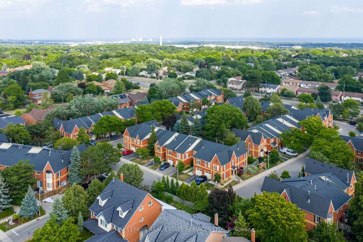 Photo 49 at 7 - 2006 Glenada Crescent, WC Wedgewood Creek, Oakville