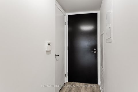 Photo 3 at 606 - 9 Valhalla Inn Road, City Centre West, Toronto