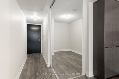 Photo 4 at 606 - 9 Valhalla Inn Road, City Centre West, Toronto