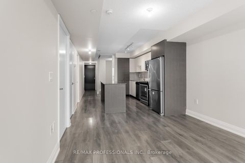 Photo 11 at 606 - 9 Valhalla Inn Road, City Centre West, Toronto