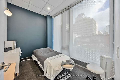 Photo 4 at 220-221 - 15 Wellesley Street W, Bay Street Corridor, Toronto