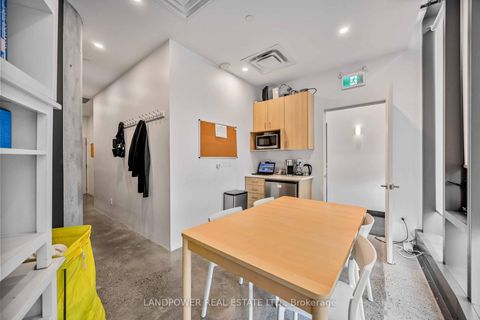 Photo 10 at 220-221 - 15 Wellesley Street W, Bay Street Corridor, Toronto