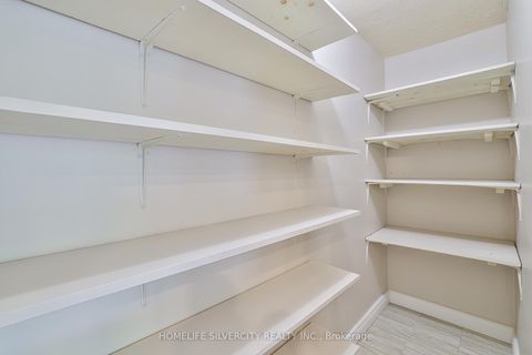 Photo 9 at 105 - 20 Edgecliff Golfway E, Flemingdon Park, Toronto