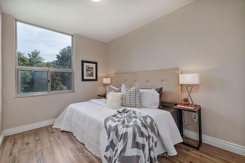 Photo 12 at 105 - 20 Edgecliff Golfway E, Flemingdon Park, Toronto