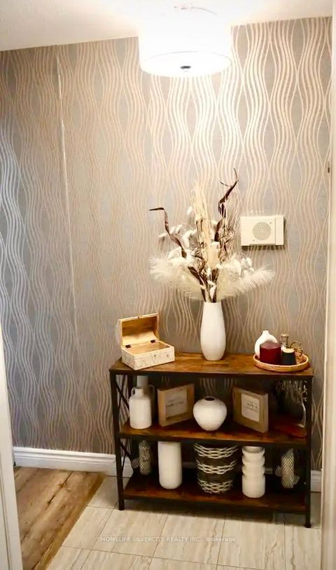 Photo 13 at 105 - 20 Edgecliff Golfway E, Flemingdon Park, Toronto