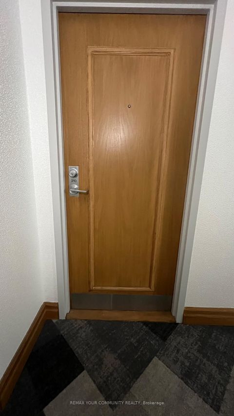 Photo 2 at 210 - 5 Concorde Place, Don Mills, Toronto