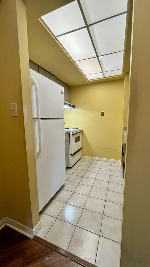 Photo 5 at 210 - 5 Concorde Place, Don Mills, Toronto