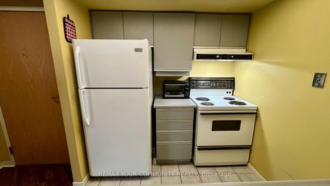 Photo 7 at 210 - 5 Concorde Place, Don Mills, Toronto