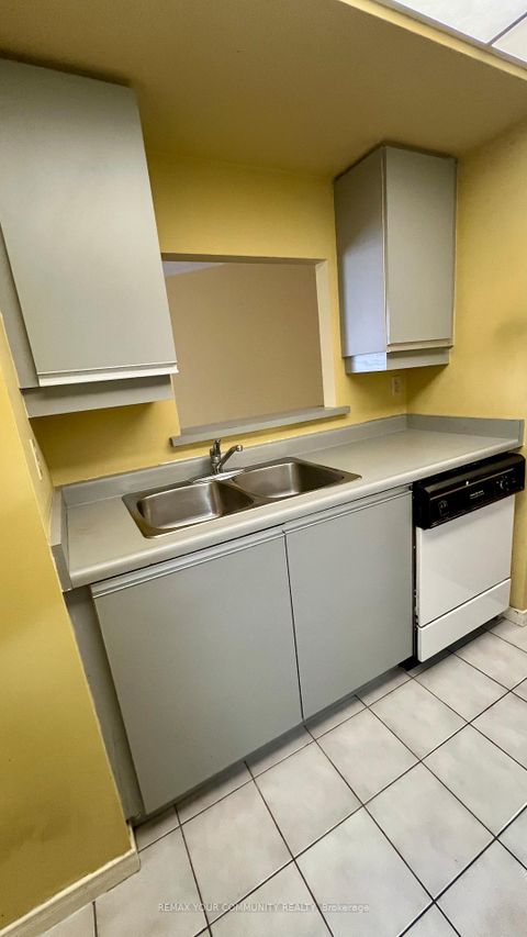 Photo 9 at 210 - 5 Concorde Place, Don Mills, Toronto