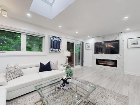 Photo 2 at 60 Kleins Ridge Road, Kleinburg, Vaughan