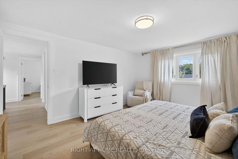 Photo 21 at 16 Mayvern Crescent, North Richvale, Richmond Hill