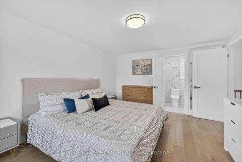 Photo 22 at 16 Mayvern Crescent, North Richvale, Richmond Hill