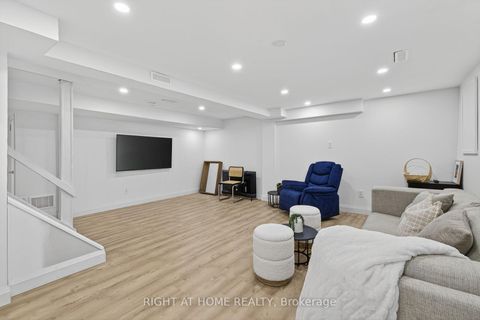 Photo 29 at 16 Mayvern Crescent, North Richvale, Richmond Hill