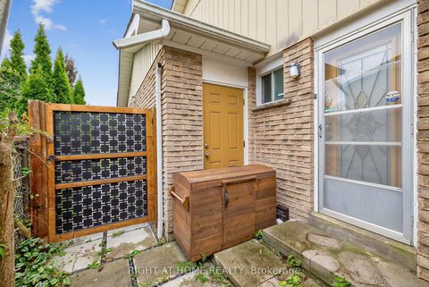 Photo 33 at 16 Mayvern Crescent, North Richvale, Richmond Hill