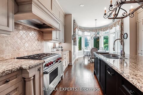 Photo 13 at 8 Alm Court, Aurora Estates, Aurora