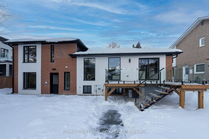 Photo 2 at 35 Geraldton Crescent, Bayview Village, Toronto