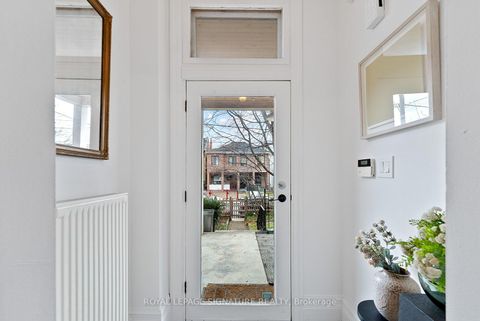 Photo 3 at 28 Shannon Street, Bellwoods, Toronto
