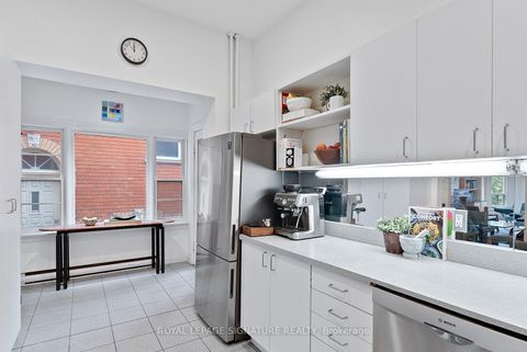 Photo 13 at 28 Shannon Street, Bellwoods, Toronto