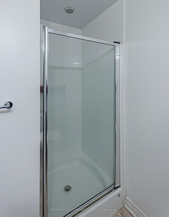 Photo 18 at 913 - 2885 Bayview Avenue, Bayview Village, Toronto