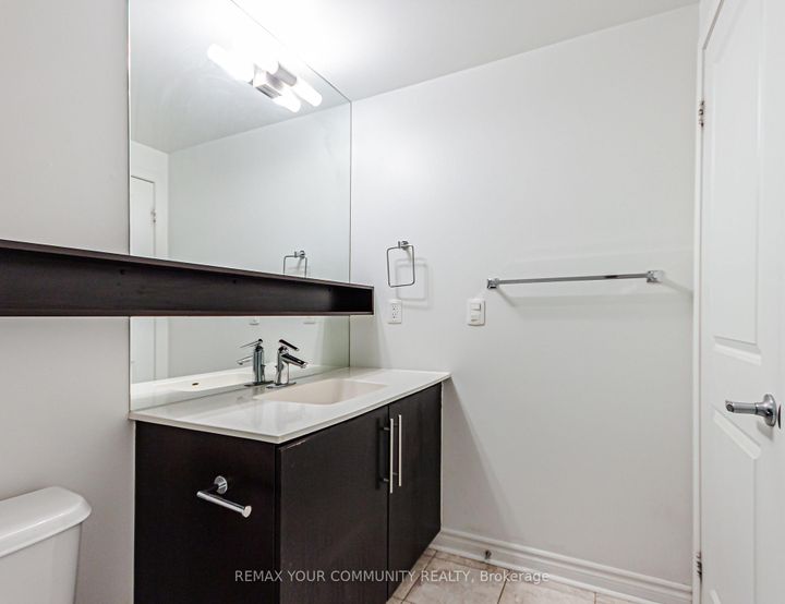 Photo 19 at 913 - 2885 Bayview Avenue, Bayview Village, Toronto