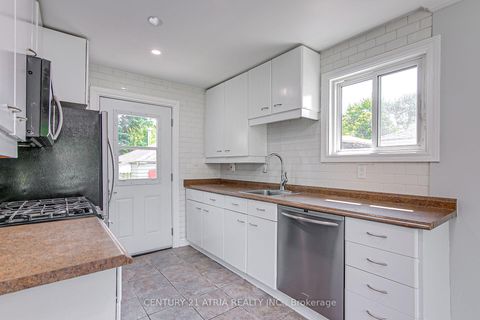 Photo 11 at 904 Maplewood Drive, Alcona, Innisfil