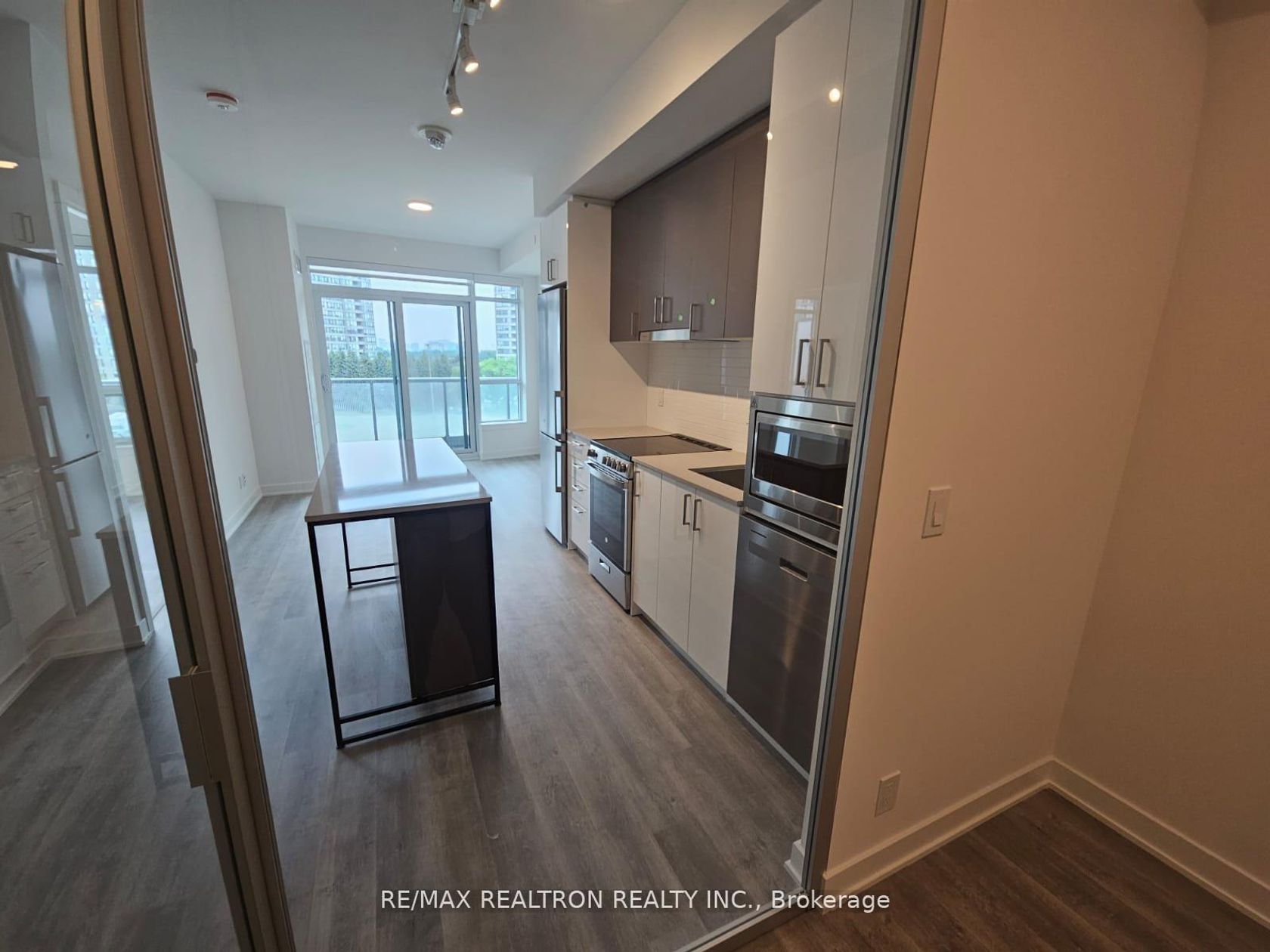 307 - 30 Upper Mall Way, Brownridge, Vaughan photo number 2