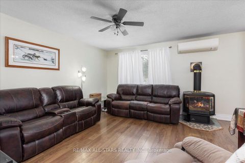 Photo 7 at 398 The Queensway Avenue S, Keswick South, Georgina