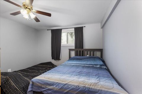 Photo 11 at 398 The Queensway Avenue S, Keswick South, Georgina