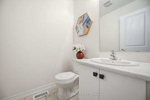 Photo 16 at 29 Tamworth Terrace, Rural Barrie Southeast, Barrie