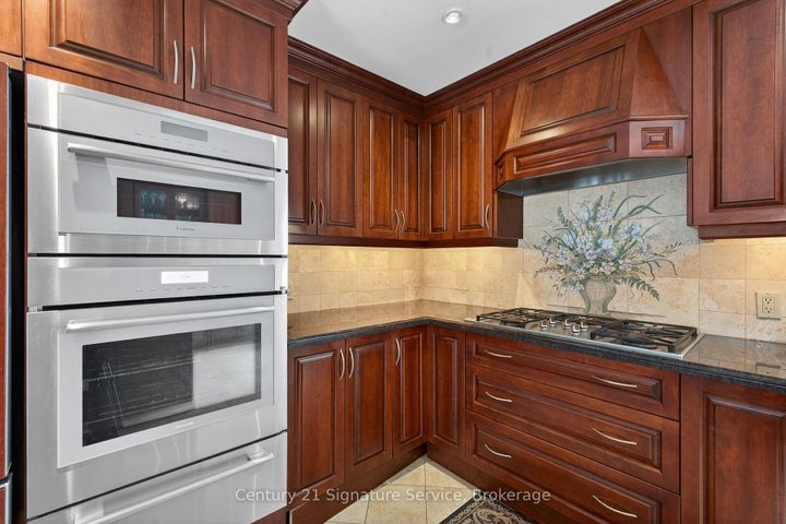 Photo 12 at 22 Staveley Crescent, Brampton East, Brampton