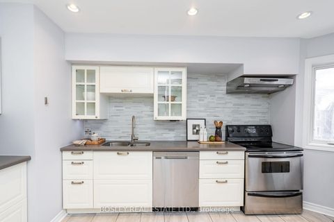 Photo 11 at 911C Adelaide Street W, Niagara, Toronto