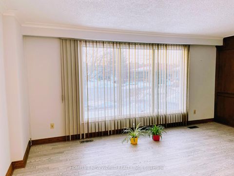 Photo 9 at 58 Marathon Crescent, Newtonbrook West, Toronto