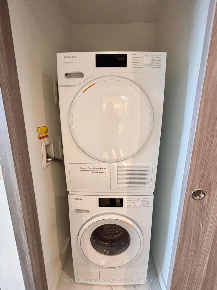 Photo 22 at 1611 - 27 Mcmahon Drive, Bayview Village, Toronto