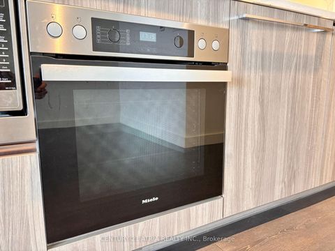 Photo 8 at 1611 - 27 Mcmahon Drive, Bayview Village, Toronto