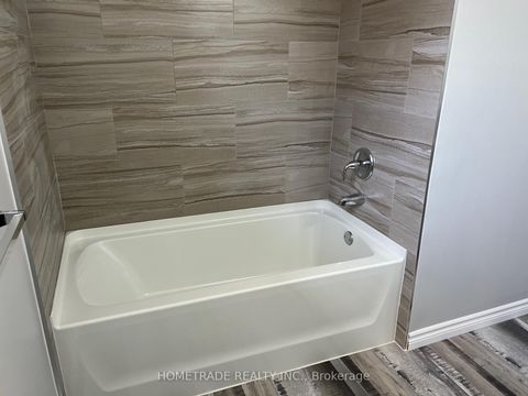 Photo 11 at 206 Little Avenue, Allandale Heights, Barrie