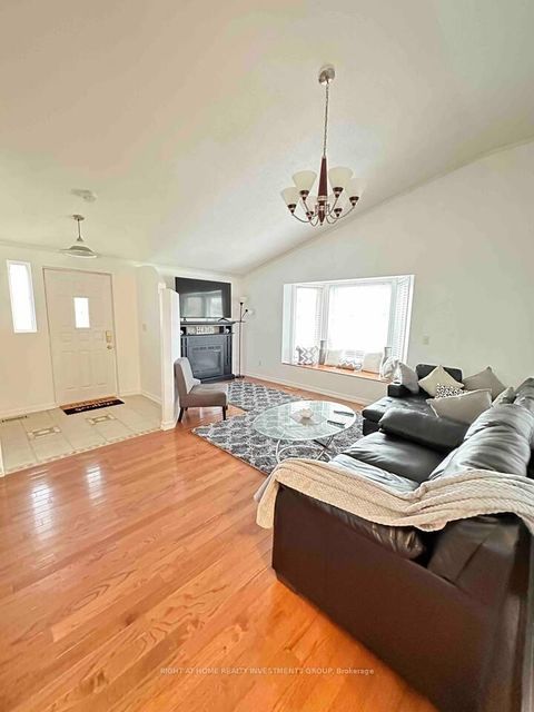 Photo 11 at 338 Little Avenue, Painswick North, Barrie