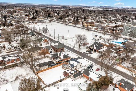 Photo 8 at 116 Duke Street, Bowmanville, Clarington