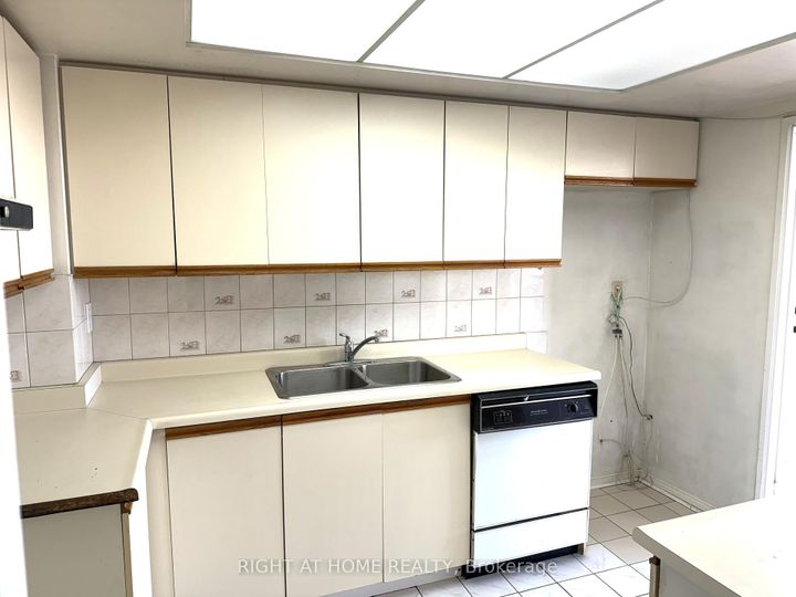 Photo 16 at 803 - 1111 Bough Beeches Boulevard, Rathwood, Mississauga