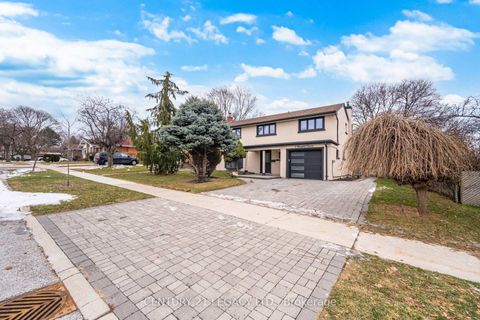Photo 2 at 3 Deanefield Crescent, West Deane, Toronto