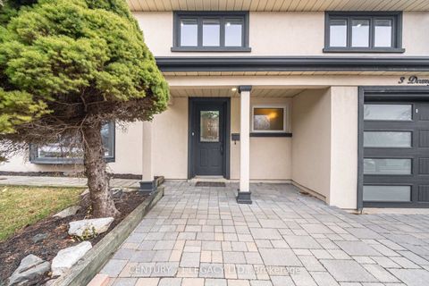 Photo 3 at 3 Deanefield Crescent, West Deane, Toronto