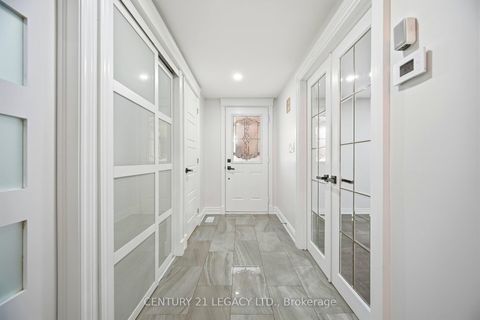 Photo 4 at 3 Deanefield Crescent, West Deane, Toronto