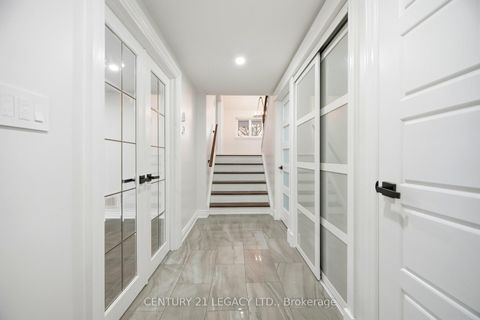 Photo 5 at 3 Deanefield Crescent, West Deane, Toronto