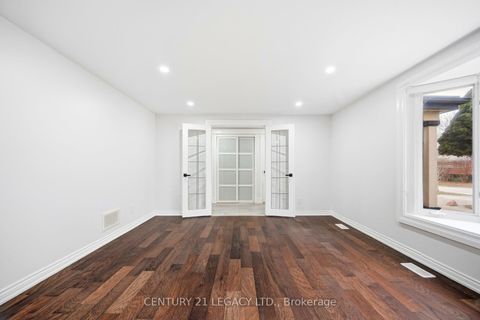 Photo 8 at 3 Deanefield Crescent, West Deane, Toronto