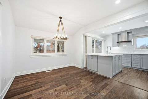 Photo 9 at 3 Deanefield Crescent, West Deane, Toronto