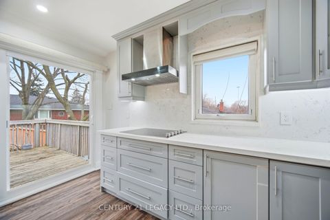 Photo 16 at 3 Deanefield Crescent, West Deane, Toronto