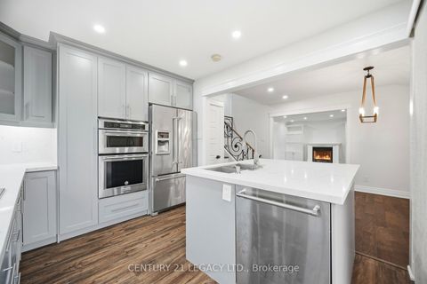 Photo 18 at 3 Deanefield Crescent, West Deane, Toronto
